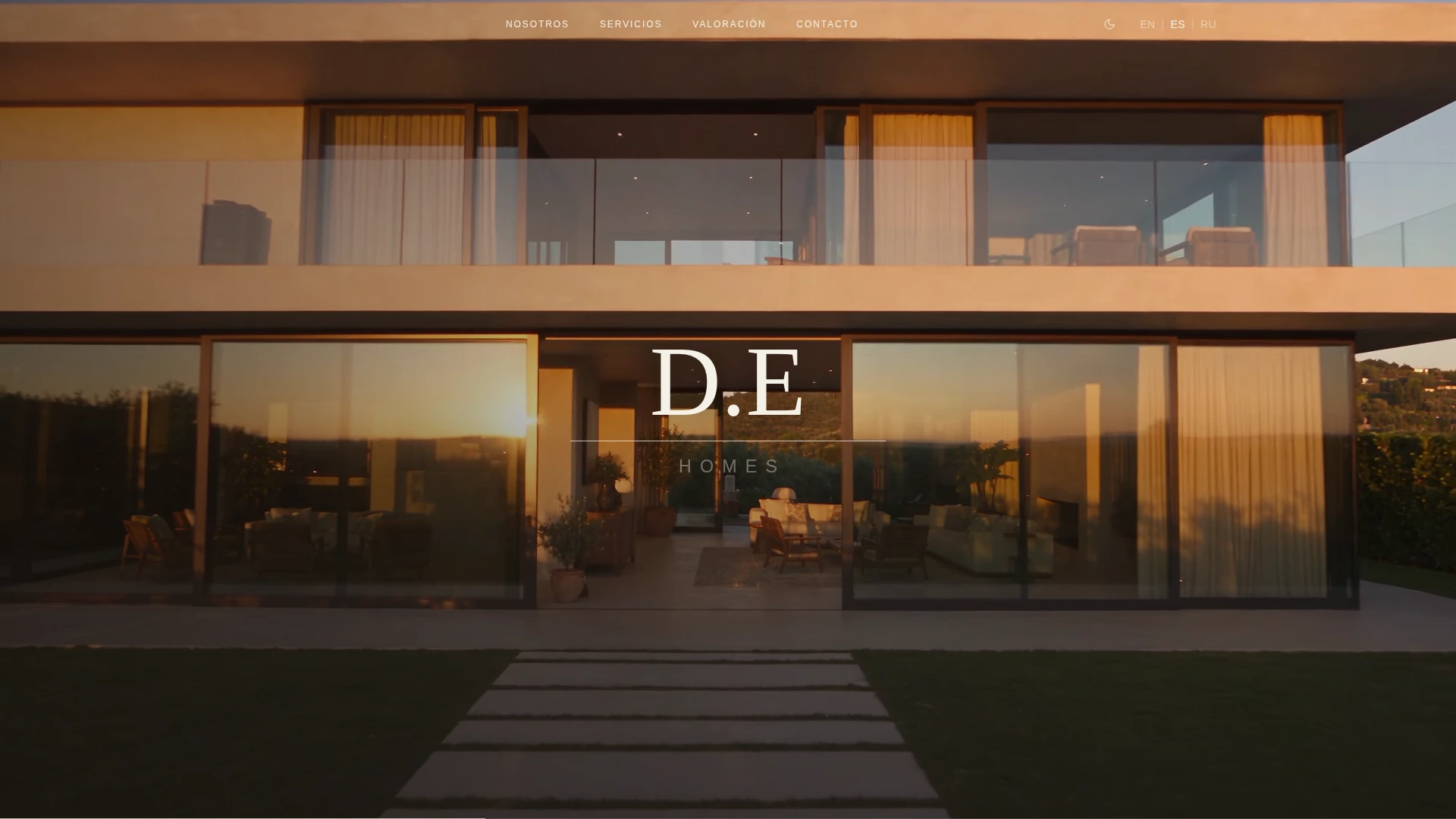 D.E Homes — forsiden med villa og merkevare